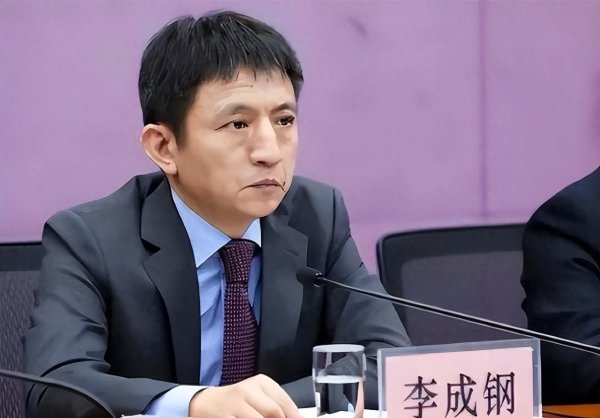 点搭网配资 中方鹰派谈判代表赴美! 给全世界上一课: 如何挺直腰杆和白宫谈判